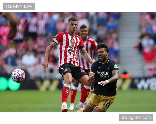 卢顿队保级形势胶着,英超悬念持续升温 卢顿队保级形势胶着,英超悬念持续升温