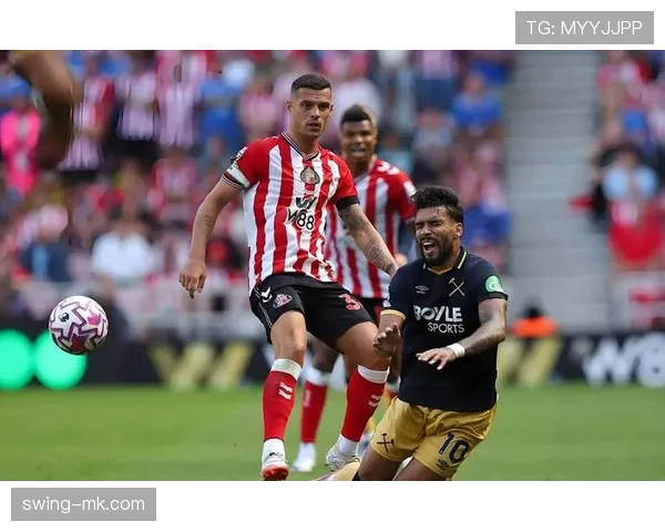 利桑德罗本赛季英超适应良好，防守表现稳健